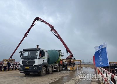 李埠長江公鐵大橋項目南岸主塔施工啟幕，混凝土切割精準推進